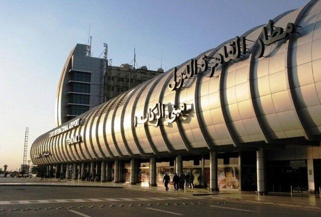 مصدر أمني يكشف حقيقة سماع صوت فرقعة بموقف ملحق بمطار القاهرة مصدر أمني يكشف حقيقة سماع صوت فرقعة بموقف ملحق بمطار القاهرة
