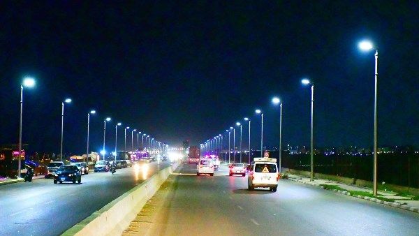 ترشيد الطاقة برؤية 2030 .. إنارة شوارع بورسعيد بالطاقة الشمسية | صور ترشيد الطاقة برؤية 2030 .. إنارة شوارع بورسعيد بالطاقة الشمسية | صور