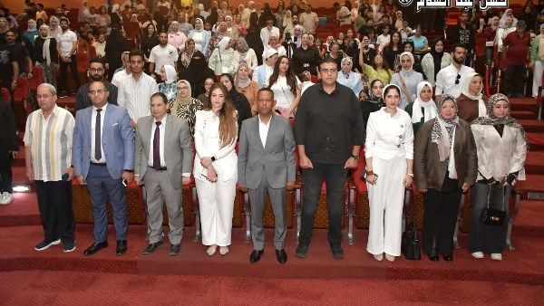وكيل شباب ورياضة بورسعيد يشهد حفل ختام النشاط الصيفي لنادي الحاويات وكيل شباب ورياضة بورسعيد يشهد حفل ختام النشاط الصيفي لنادي الحاويات