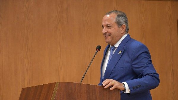محافظ بورسعيد يشدد على التزام المزارعين بالمساحات المحددة لتحقيق التوازن محافظ بورسعيد يشدد على التزام المزارعين بالمساحات المحددة لتحقيق التوازن