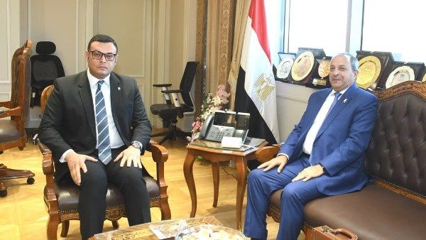 وزير الإسكان يستقبل محافظ بورسعيد لبحث ملفات العمل والتعاون المشترك وزير الإسكان يستقبل محافظ بورسعيد لبحث ملفات العمل والتعاون المشترك