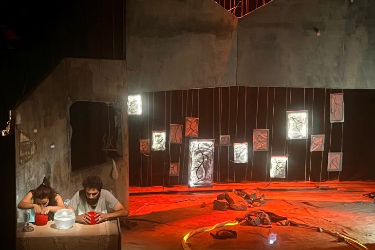 أحمد إبراهيم_دمشق_سوريا_14-آب_الجزيرة نت_مشهد من مسرحية طعم الجدران مالح الفصل الثالث