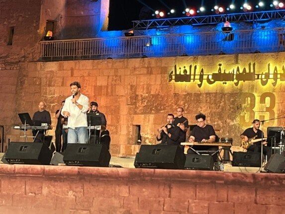 «اضحكي».. أحمد جمال يبدأ حفله الغنائي بـ«مهرجان القلعة الدولي» «اضحكي».. أحمد جمال يبدأ حفله الغنائي بـ«مهرجان القلعة الدولي»