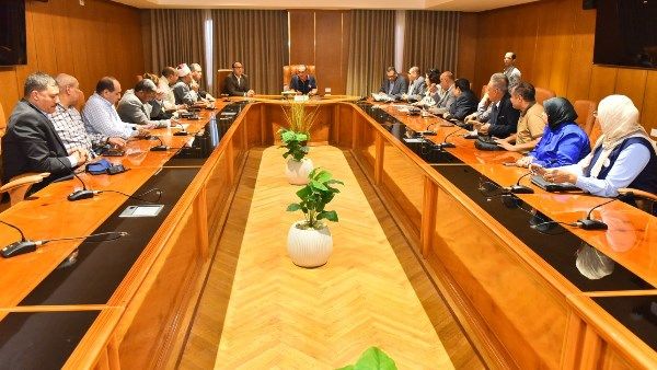 محافظ أسيوط يطلق حزمة مبادرات تنموية وخدمية بالتعاون مع المديريات والمجتمع المدني محافظ أسيوط يطلق حزمة مبادرات تنموية وخدمية بالتعاون مع المديريات والمجتمع المدني