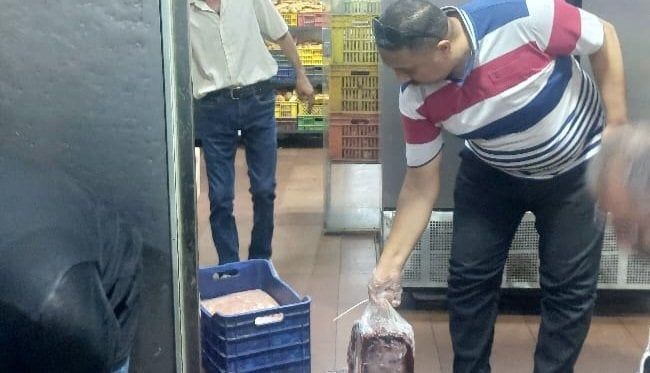 ضبط 230 كيلو لحوم ودواجن غير صالحة للاستهلاك الآدمي بمطاعم كبرى في أسيوط