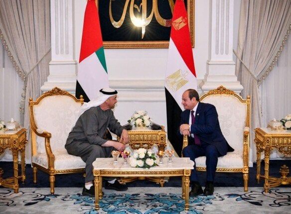 الرئاسة تنشر فيديو استقبال الرئيس السيسي لنظيره الإماراتي بمطار العلمين الرئاسة تنشر فيديو استقبال الرئيس السيسي لنظيره الإماراتي بمطار العلمين
