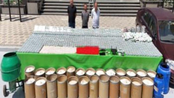 بضاعة بـ 350 مليون جنيه.. الداخلية تكشف تفاصيل ضبط مصنعين لإنتاج المخدرات بضاعة بـ 350 مليون جنيه.. الداخلية تكشف تفاصيل ضبط مصنعين لإنتاج المخدرات