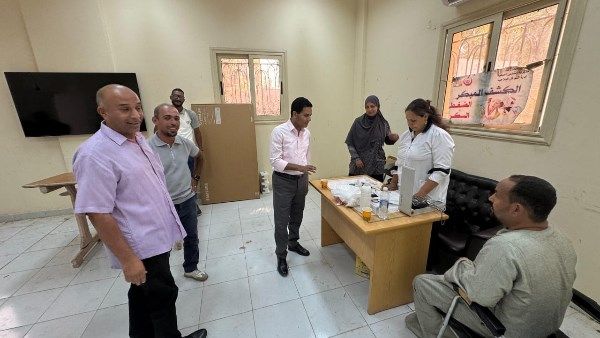 وكيل وزارة الصحة بالأقصر يتفقد أعمال القافلة الطبية بمركز شباب النجوع بإسنا وكيل وزارة الصحة بالأقصر يتفقد أعمال القافلة الطبية بمركز شباب النجوع بإسنا