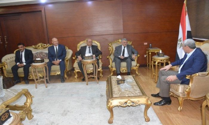 محافظ الغربية يبحث مع رئيس هيئة الأوقاف تعظيم الاستفادة من الأراضي غير المستغلة محافظ الغربية يبحث مع رئيس هيئة الأوقاف تعظيم الاستفادة من الأراضي غير المستغلة