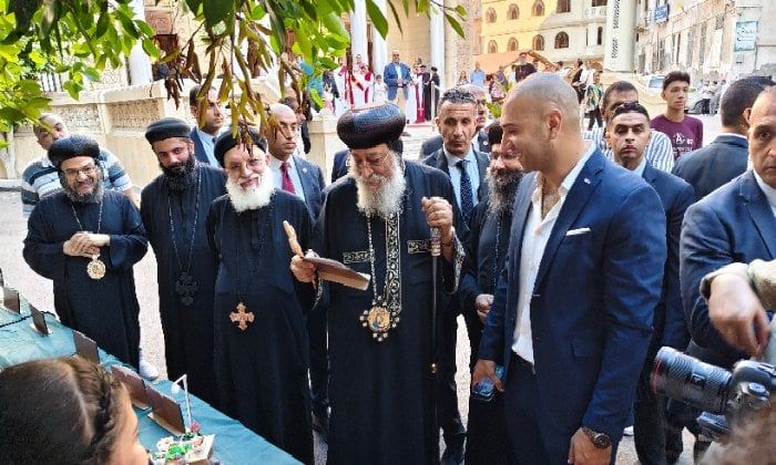 البابا تواضروس يفتتح معرضًا فنيًا لدعم لدعم مواهب الشبابية بالإسكندرية البابا تواضروس يفتتح معرضًا فنيًا لدعم لدعم مواهب الشبابية بالإسكندرية