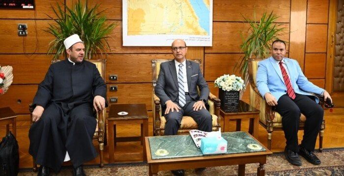 رئيس جامعة أسيوط يستقبل الأمين العام المساعد للجنة العليا لشئون الدعوة بمجمع رئيس جامعة أسيوط يستقبل الأمين العام المساعد للجنة العليا لشئون الدعوة بمجمع