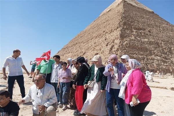 وزارة السياحة والآثار تنظم رحلة سياحية لأوائل الثانوية العامة وزارة السياحة والآثار تنظم رحلة سياحية لأوائل الثانوية العامة