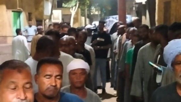 قبل دقائق من غلق الصناديق.. احتشاد ناخبي الشيوخ بلجان التصويت بالأقصر