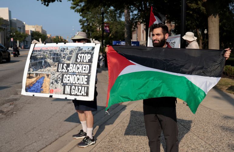 Palestinian-American Fady Islim holds a Palestinian flag during a vigil for Gaza in Dearborn, Michigan, U.S., August 14, 2025. REUTERS/Rebecca Cook