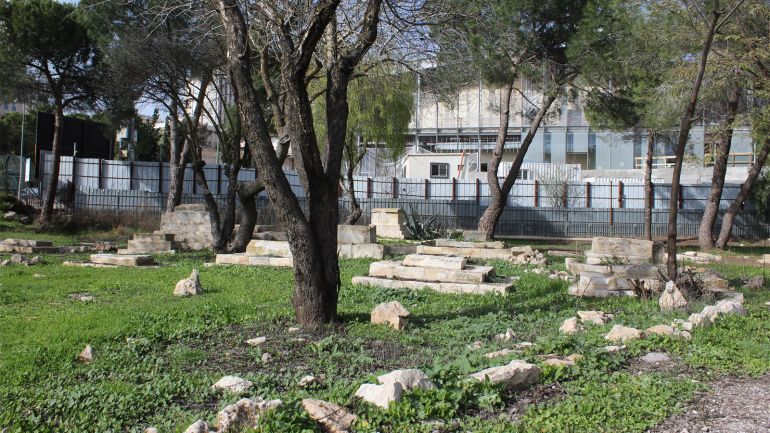 القدس.فلسطين.مقبرة مأمن الله.هبة أصلان.الجزيرة نت