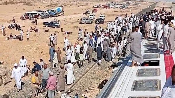 «مش أول مرة».. أحمد موسى يكشف تفاصيل حادث انقلاب قطار مطروح «مش أول مرة».. أحمد موسى يكشف تفاصيل حادث انقلاب قطار مطروح