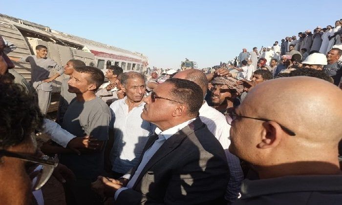 محافظ مطروح يصل لموقع انقلاب قطار زاوية العوامة محافظ مطروح يصل لموقع انقلاب قطار زاوية العوامة
