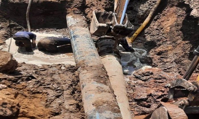 كسور مفاجئة بخطوط مياه الشرب في أسوان.. والمحافظ يوجه بحلول عاجلة كسور مفاجئة بخطوط مياه الشرب في أسوان.. والمحافظ يوجه بحلول عاجلة