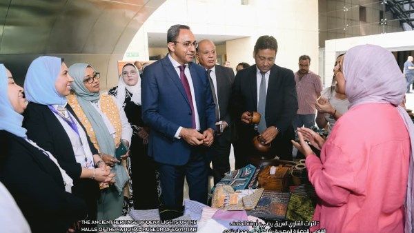محافظ قنا يتفقد جناح الحرف التراثية واليدوية بالمتحف القومي للحضارة المصرية محافظ قنا يتفقد جناح الحرف التراثية واليدوية بالمتحف القومي للحضارة المصرية