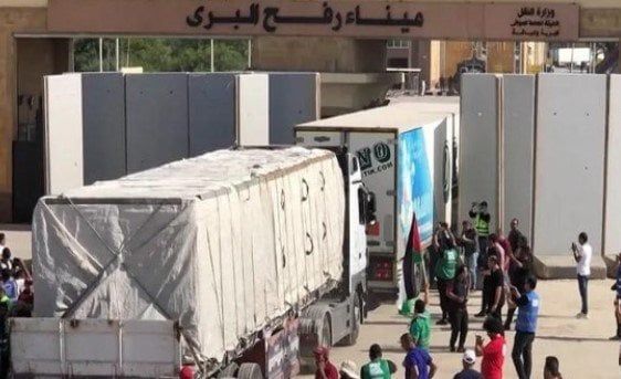 الاحتلال يعرقل دخول الشاحنات ويمنع تفريغ عشرات الحمّولات عبر معبر كرم أبو سالم الاحتلال يعرقل دخول الشاحنات ويمنع تفريغ عشرات الحمّولات عبر معبر كرم أبو سالم