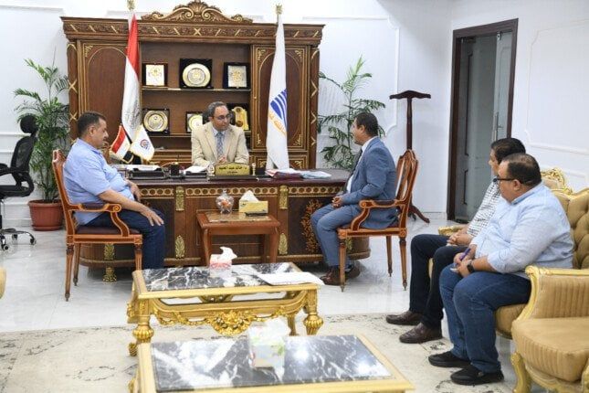 محافظ قنا يستقبل رئيس فرع البنك الزراعي المصري الجديد لبحث سبل التعاون محافظ قنا يستقبل رئيس فرع البنك الزراعي المصري الجديد لبحث سبل التعاون