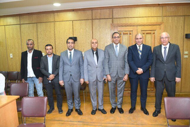 محافظ قنا يتابع تنفيذ مشروع المنطقة الحرفية بالترامسة