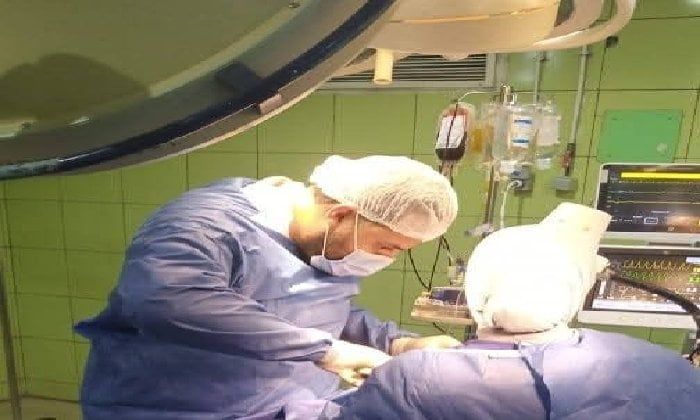 فريق طبي بمستشفى كفرالدوار العام يُنقذ حياة طفل مُصاب بجرح قطعى في الرقبة فريق طبي بمستشفى كفرالدوار العام يُنقذ حياة طفل مُصاب بجرح قطعى في الرقبة
