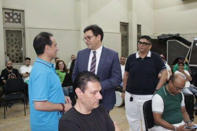 بعد حضور وزير الثقافة.. محمد ثروت يتصدر المشهد ببروفات احتفالية المولد النبوي
