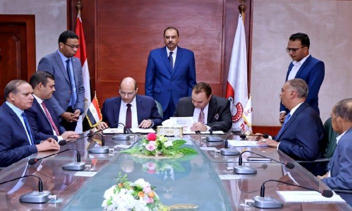 بغرض التسويق للفرص الاستثمارية.. محافظ سوهاج يشهد توقيع بروتوكول التعاون مع البنك الأهلي بغرض التسويق للفرص الاستثمارية.. محافظ سوهاج يشهد توقيع بروتوكول التعاون مع البنك الأهلي