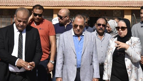 محافظ بورسعيد يطالب بسرعة تسليم الكتب قبل انطلاق العام الدراسي الجديد محافظ بورسعيد يطالب بسرعة تسليم الكتب قبل انطلاق العام الدراسي الجديد