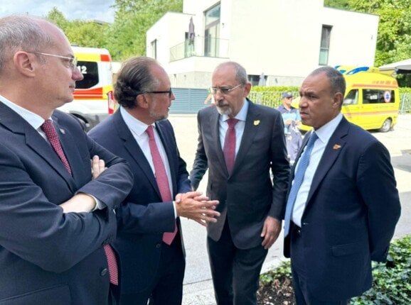 على هامش منتدى «بليد».. وزير الخارجية يلتقي نظيريه الأردني والألباني ووزير خارجية النمسا السابق على هامش منتدى «بليد».. وزير الخارجية يلتقي نظيريه الأردني والألباني ووزير خارجية النمسا السابق