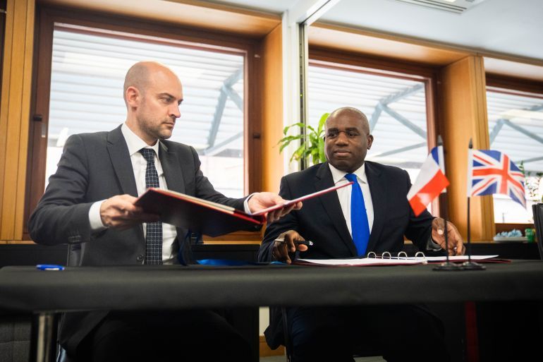 LONDON, ENGLAND - JULY 9: British Foreign Secretary David Lammy (R) and his French counterpart, Jean-Noel Barrot, sign an agreement on development and global issues cooperation during their bilateral lunch meeting at the British Library in London on July 9, 2025 in London, England. British Foreign Secretary David Lammy is hosting his counterpart, France's Foreign Minister Jean-Noël Barrot, for a bilateral lunch during the UK-France state visit in London. (Photo by James Manning - WPA Pool/Getty Images)