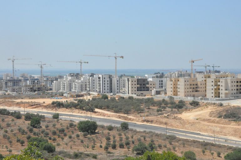 تواصل إسرائيل توسيع مستوطنة