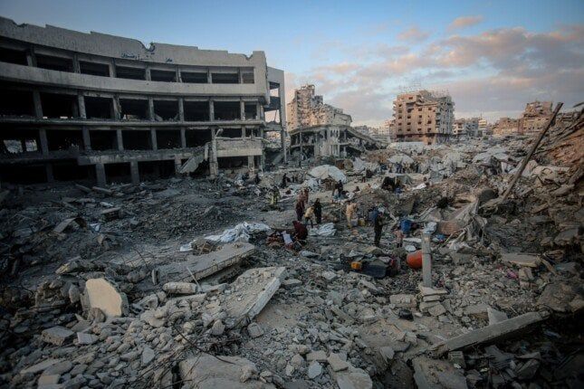 استشهاد 16 فلسطينيا جراء قصف الاحتلال لأحياء مدينة غزة استشهاد 16 فلسطينيا جراء قصف الاحتلال لأحياء مدينة غزة