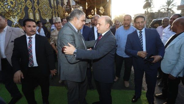 محافظ كفر الشيخ يؤدي واجب العزاء في وفاة والدة رئيس الجامعة السابق محافظ كفر الشيخ يؤدي واجب العزاء في وفاة والدة رئيس الجامعة السابق