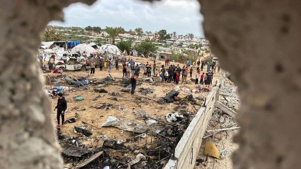 أيمن الرقب: الاحتلال يدفع سكان غزة قسرا نحو الجنوب عبر القصف والتجويع أيمن الرقب: الاحتلال يدفع سكان غزة قسرا نحو الجنوب عبر القصف والتجويع