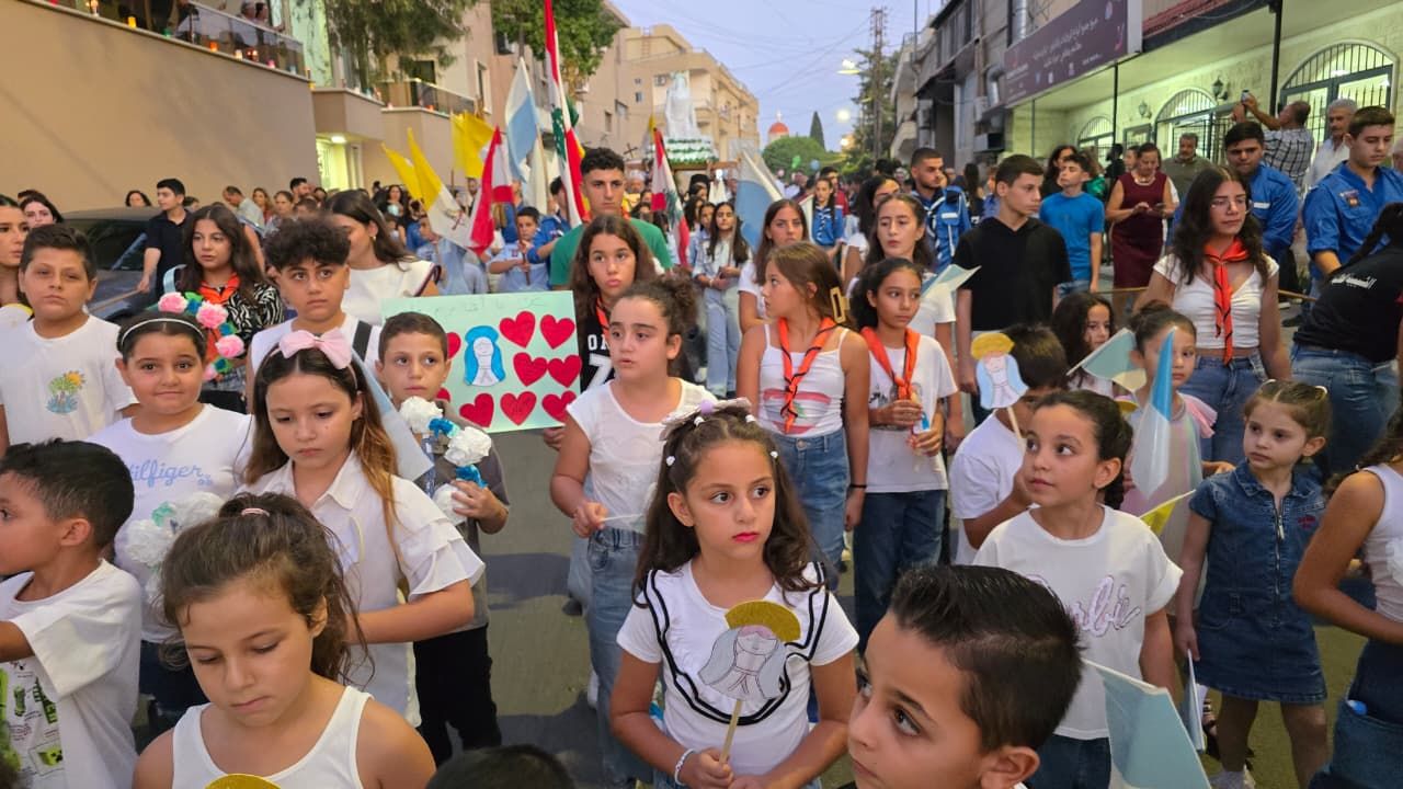 أطفال من