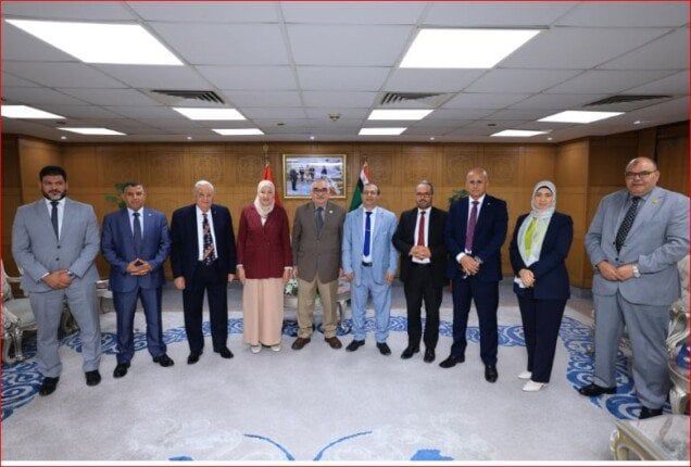 لتهنئته بالمنصب الجديد.. وفد من جامعة الأزهر يزور رئيس هيئة قضايا الدولة