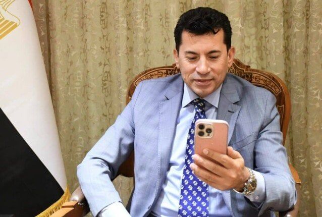 وزير الرياضة يجري اتصالًا هاتفيًا بالسفير المصري في بوركينا فاسو للإطمئنان على المنتخب الوطنى