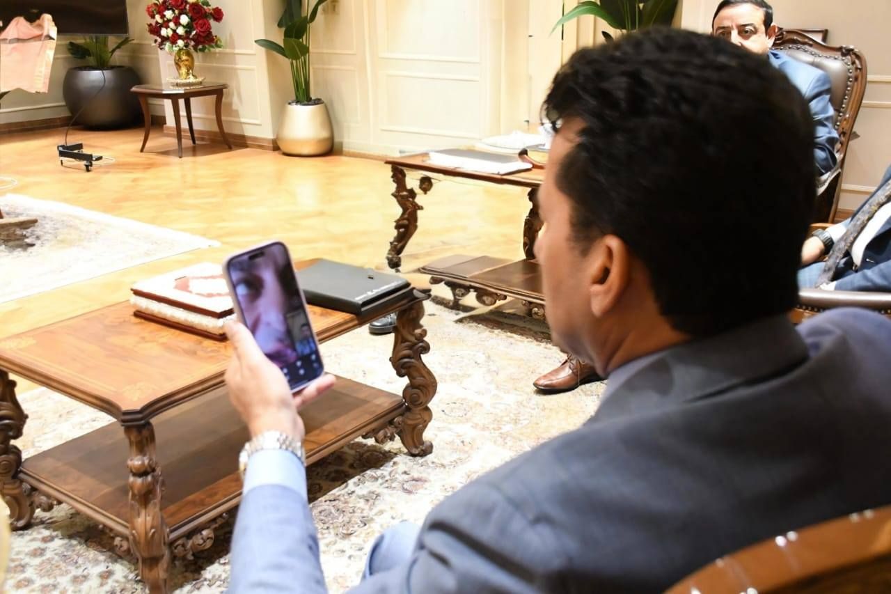 May be an image of 1 person, television, phone and the Oval Office