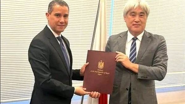 سفير مصر الجديد بطوكيو يقدم صورة من أوراق اعتماده للخارجية اليابانية