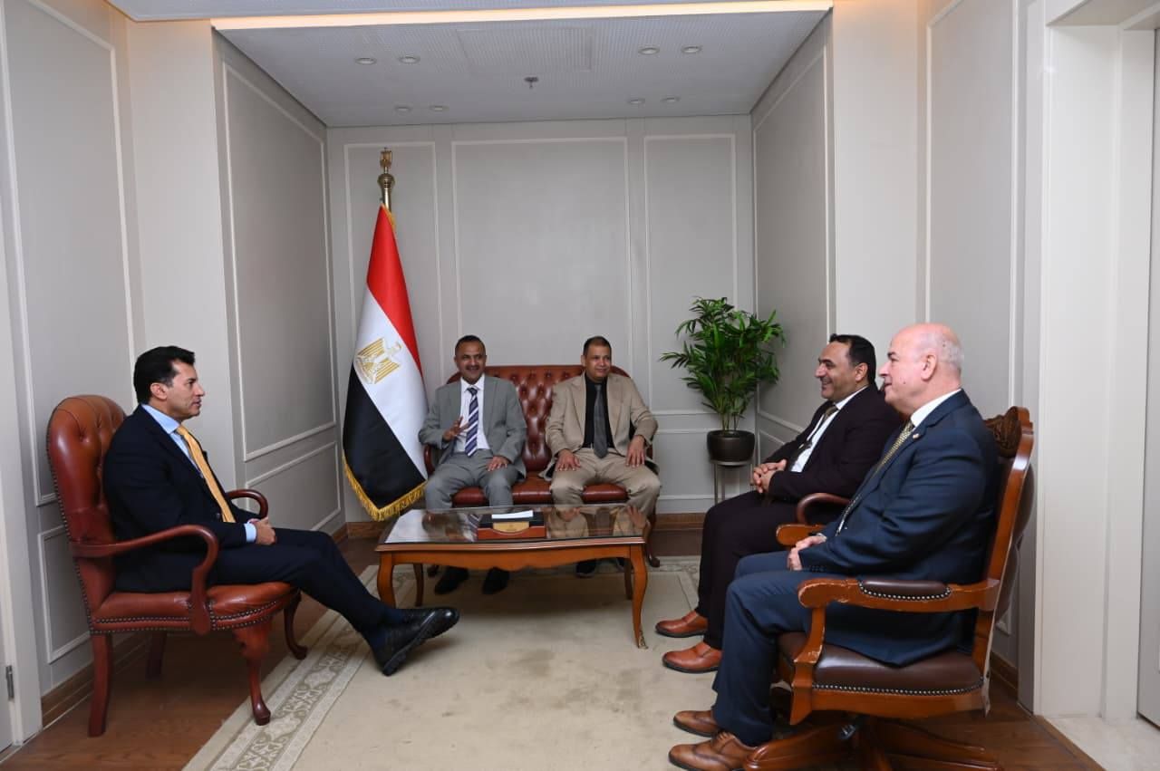 May be an image of 4 people and the Oval Office