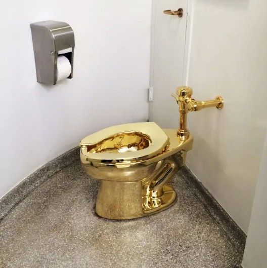 مرحاض من ذهب (انترنت)