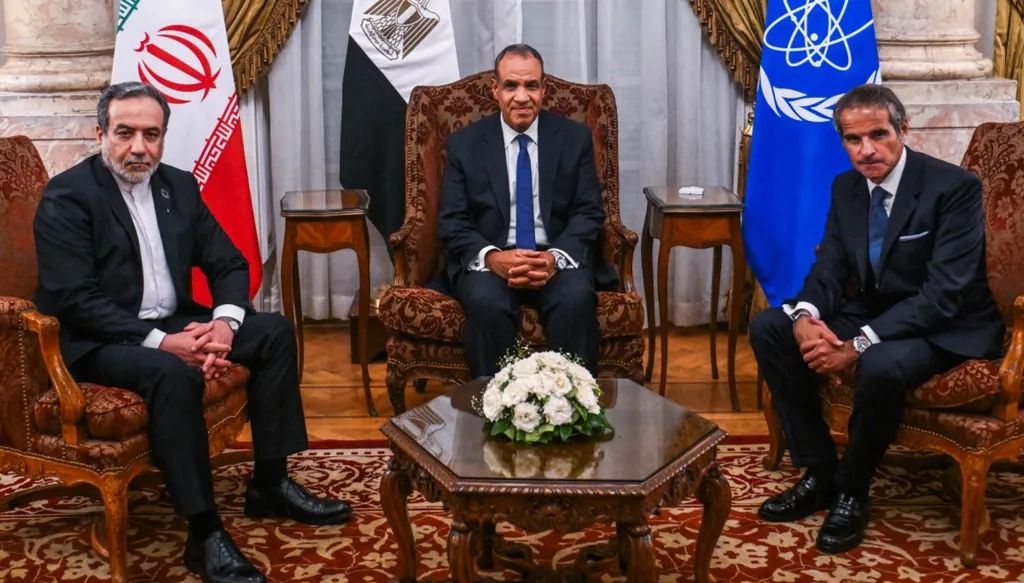 غروسي وعبدالعاطي وعراقجي.أف ب