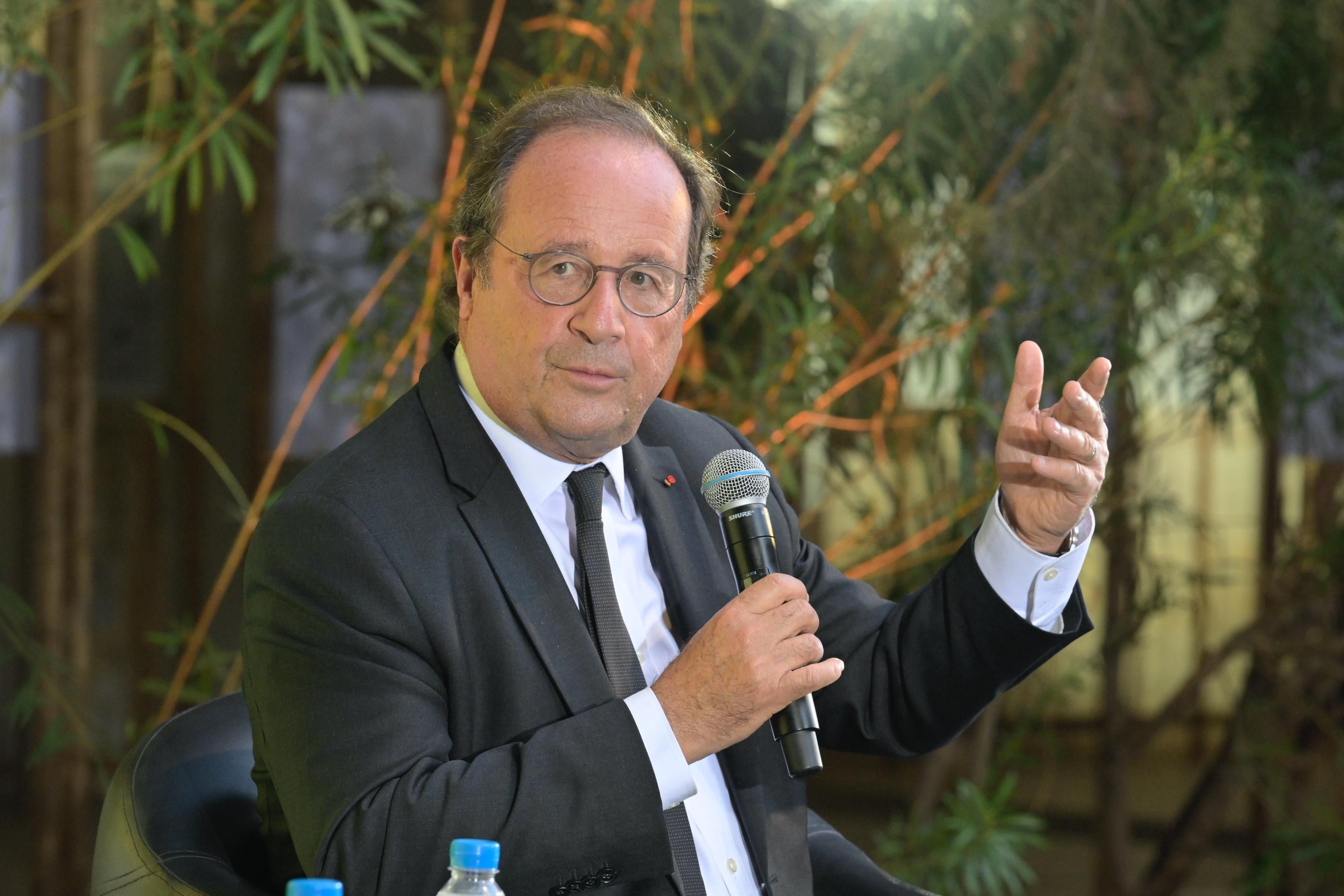 فرنسوا هولاند (نبيل اسماعيل).