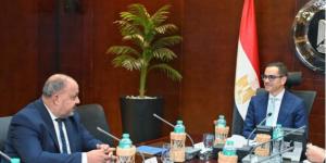 وزير الاستثمار يبحث مع ممثلي قطاع القطن سبل دعم الزراعة والتصدير - هرم مصر