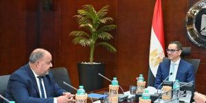 وزير الاستثمار يبحث مع ممثلي قطاع القطن سبل دعم الزراعة والتصدير - هرم مصر