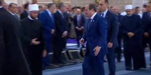 الرئيس السيسي يغادر مسجد مصر بالعاصمة الإدارية بعد أداء صلاة عيد الأضحى - هرم مصر