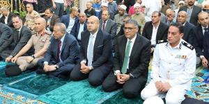محافظ الجيزة يؤدي صلاة عيد الأضحى المبارك بساحة مسجد مصطفى محمود - هرم مصر