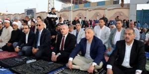 محافظ الإسماعيلية أدى شعائر صلاة عيد الأضحى المبارك بساحة "الملاعب المفتوحة " بحي ثان - هرم مصر